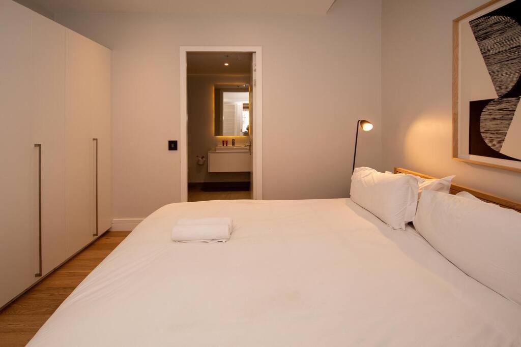 Apartment 2202 Pullman Three Bedroom Luxury Penthouse Cape Town