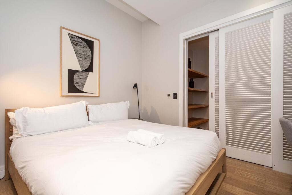 Apartment 2202 Pullman Three Bedroom Luxury Penthouse