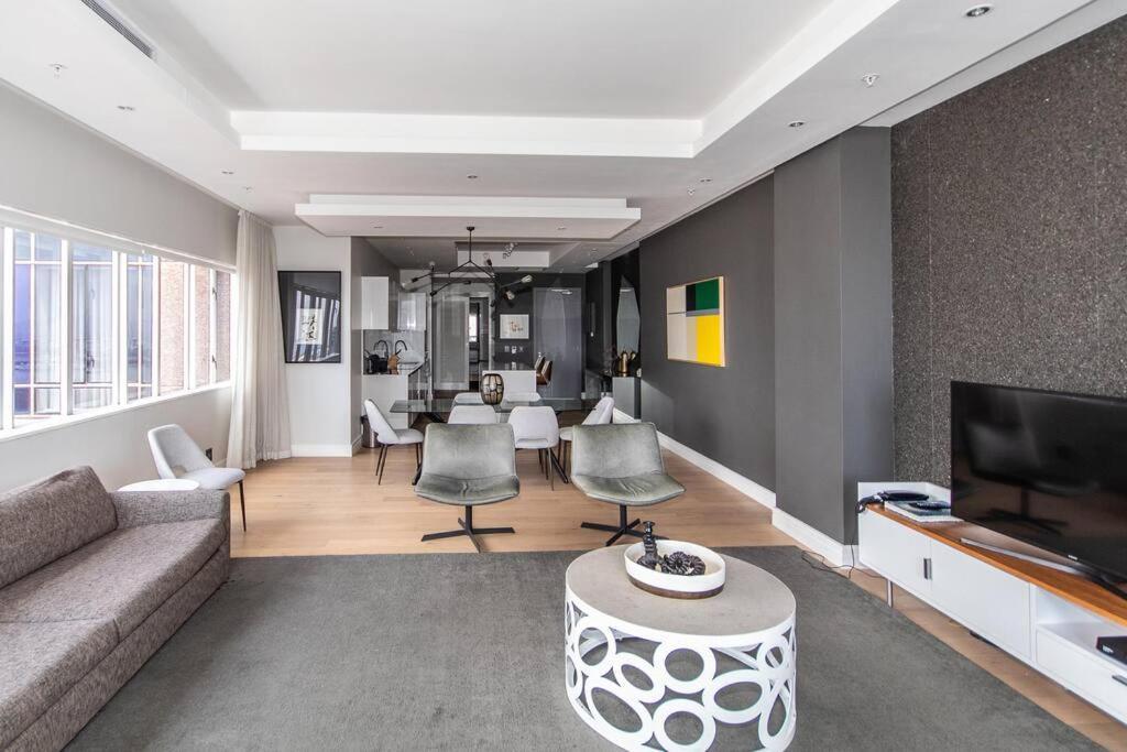2202 Pullman Three Bedroom Luxury Penthouse Apartment *