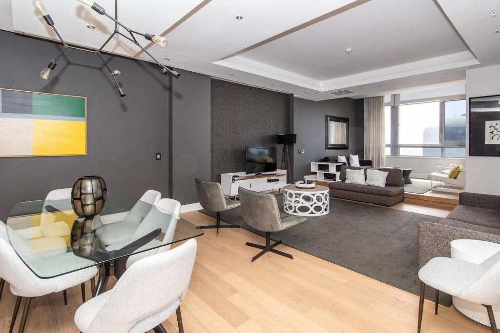 2202 Pullman Three Bedroom Luxury Penthouse Apartment Cape Town