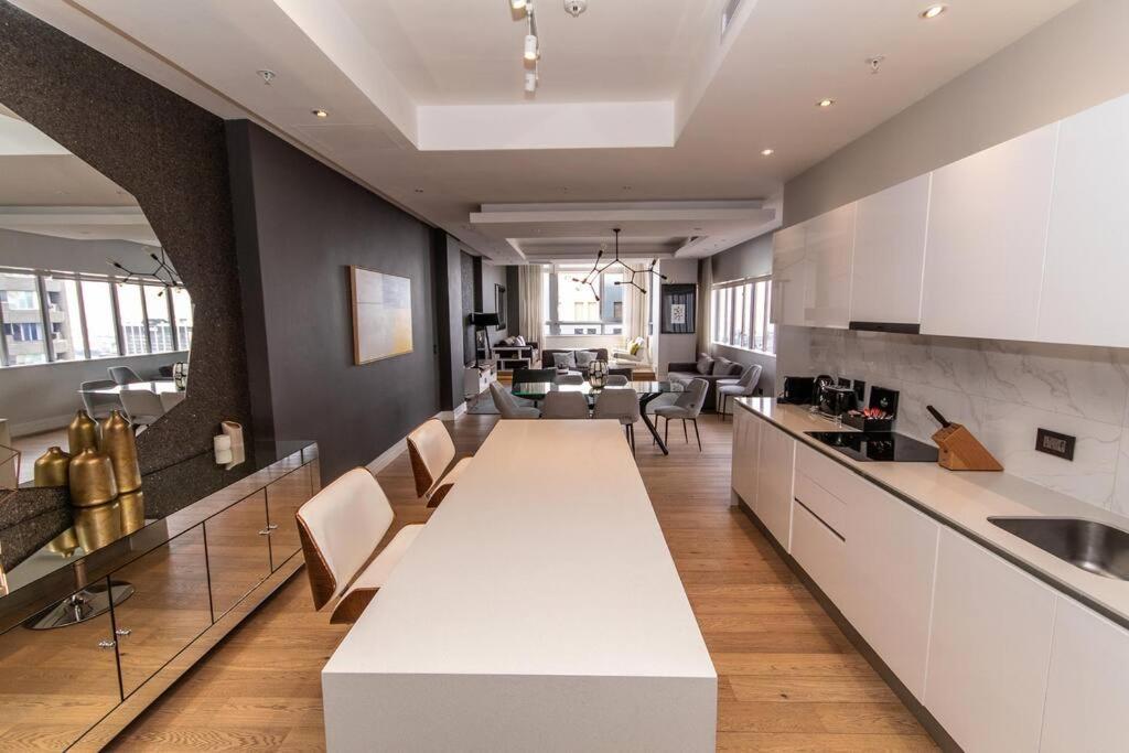 2202 Pullman Three Bedroom Luxury Penthouse * Cape Town