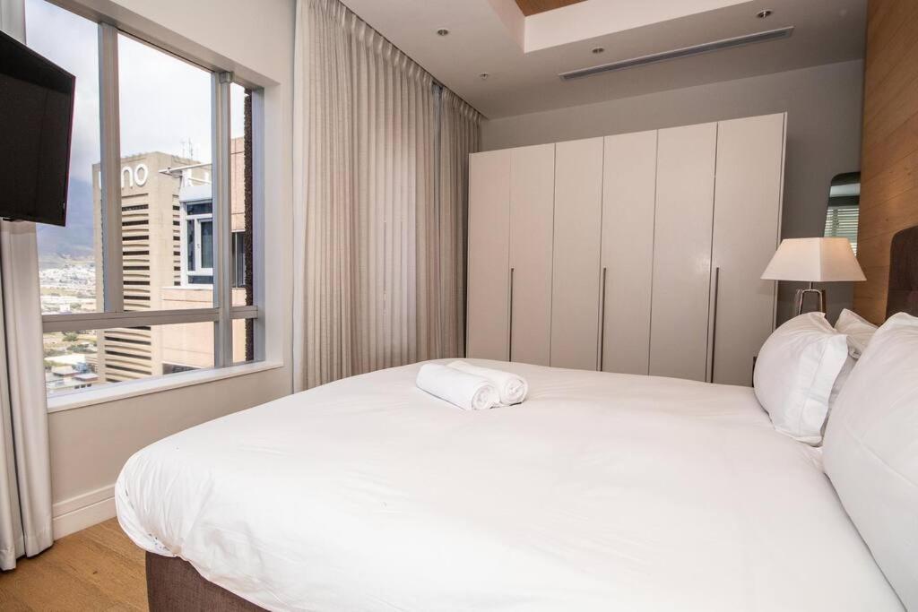2202 Pullman Three Bedroom Luxury Penthouse Apartment Cape Town