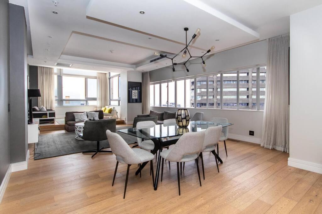 2202 Pullman Three Bedroom Luxury Penthouse Apartment *