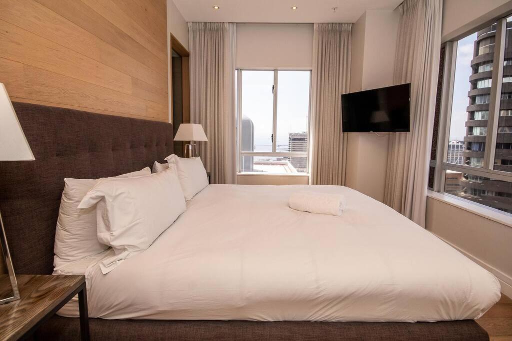 2202 Pullman Three Bedroom Luxury Penthouse Apartment Cape Town