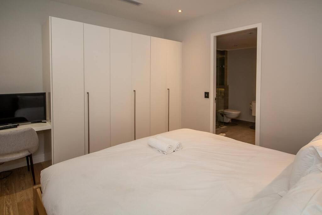 Apartment 2202 Pullman Three Bedroom Luxury Penthouse *