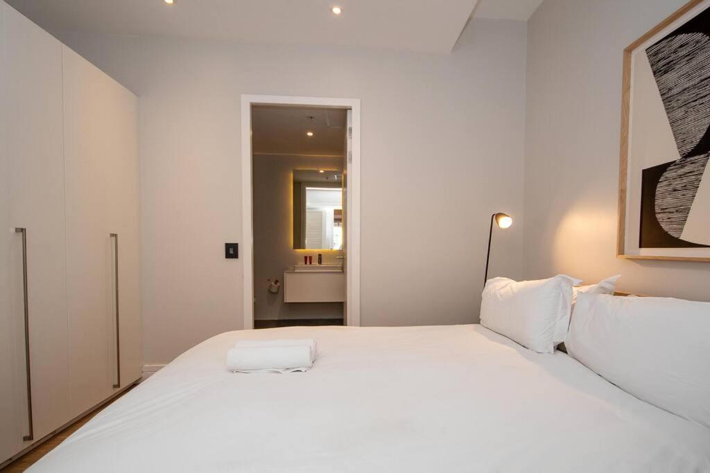 Apartment 2202 Pullman Three Bedroom Luxury Penthouse *