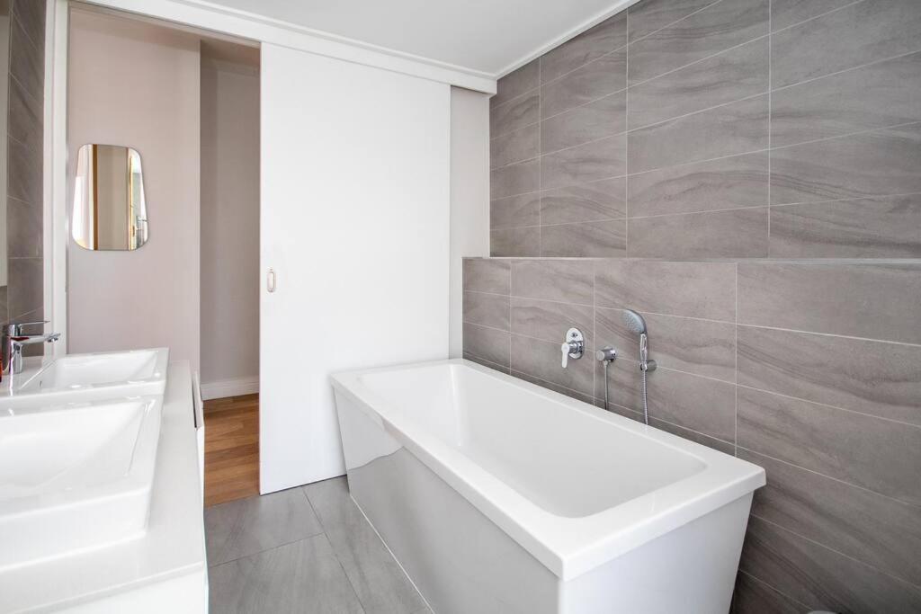 2202 Pullman Three Bedroom Luxury Penthouse Cape Town