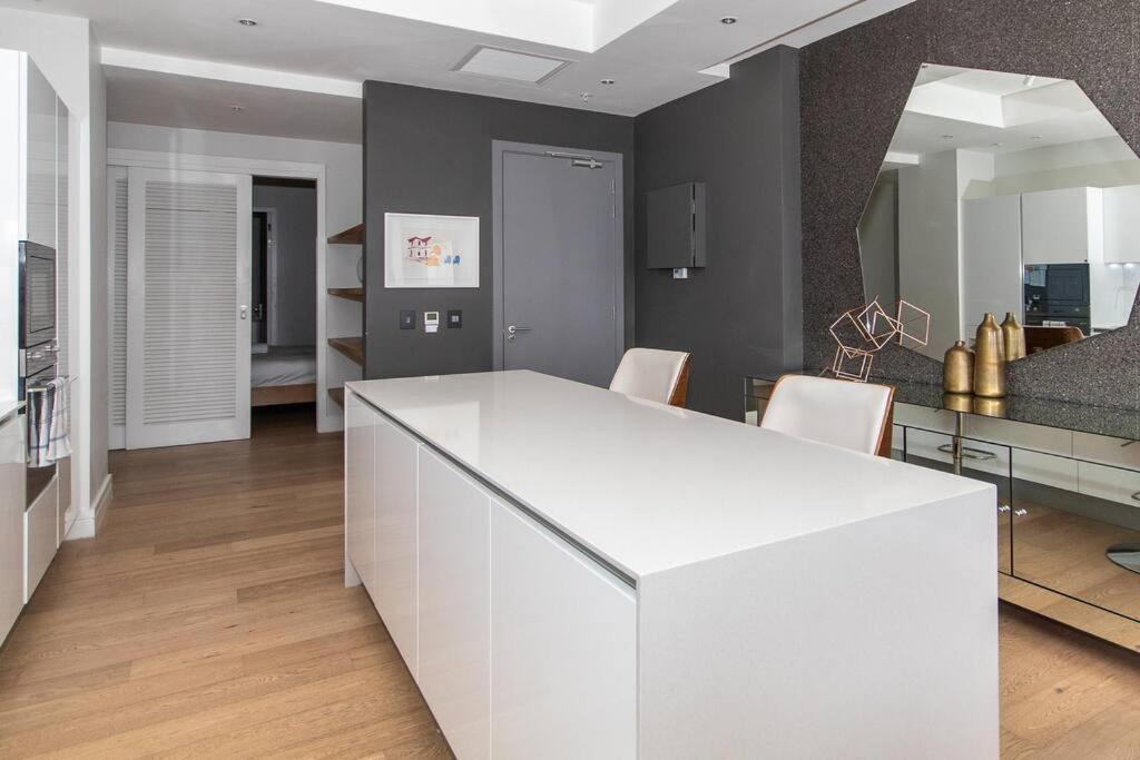 Apartment 2202 Pullman Three Bedroom Luxury Penthouse *