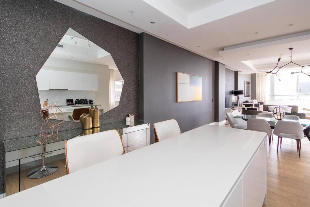 2202 Pullman Three Bedroom Luxury Penthouse * Cape Town