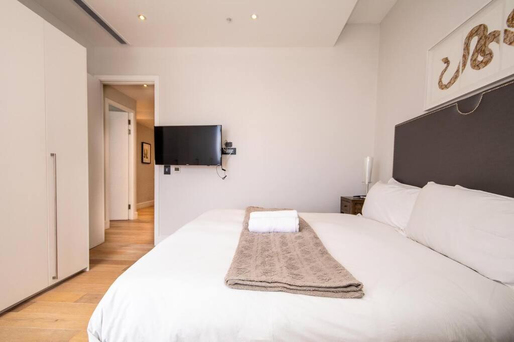 2202 Pullman Three Bedroom Luxury Penthouse Apartment Cape Town